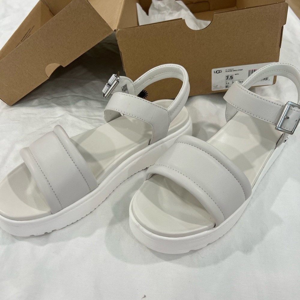 UGG W Zayne Ankle Strap White Platform Sandals with Buckle 7.5